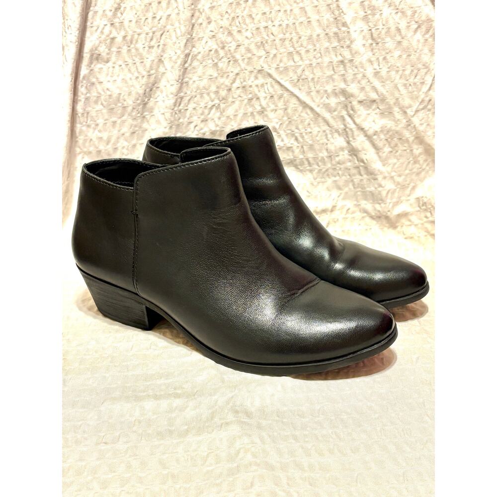 G.H.Bass Black Leather Ankle Boots Women’s 7.5 Side Zip EUC Barely Worn